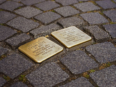 Stolpersteine erinnern in vielen Deutschen Städten an die Verbrechen der Nationalsozialisten. (c) Pixabay